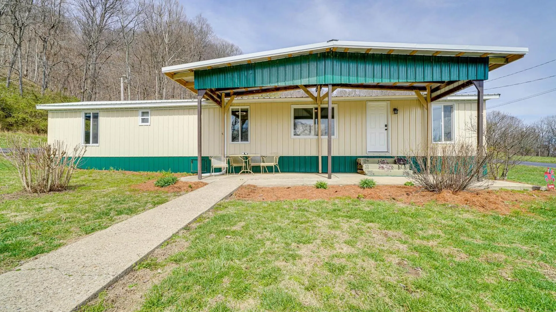 3 Mi To Caesars Casino Indiana Retreat With Patio! Villa Louisville