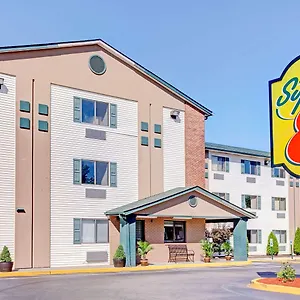 Super 8 By Wyndham Airport Hotel